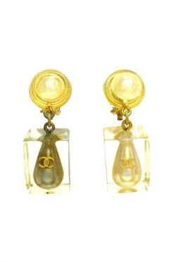 Chanel Vintage Vintage Sieraden Pre-owned Plastic Earrings Beige -Goedkope Chanel Vintage winkel 3682bc8d9ff64e2f8aac28052b6a85d4