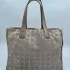 Chanel Vintage Vintage Tassen Pre-owned Nylon Chanel-bags Beige