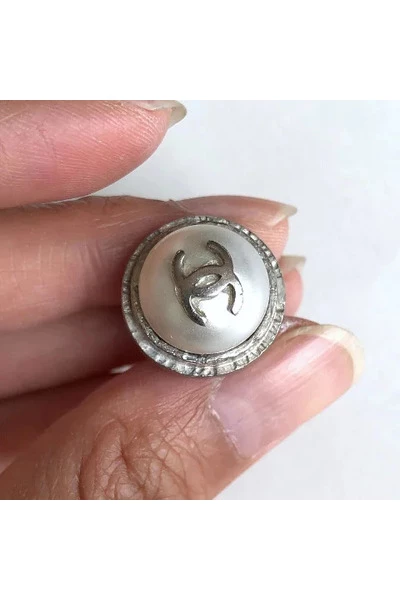 Chanel Vintage Vintage Sieraden Pre-owned Metal Chanel-jewelry Gray 2 Chanel Vintage Vintage Sieraden Pre-owned Metal Chanel-jewelry Gray - Afbeelding 2