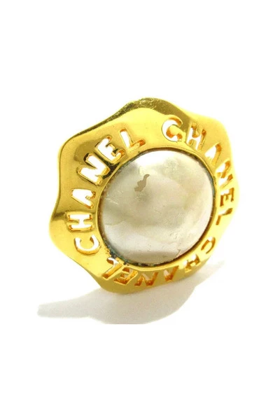 Chanel Vintage Vintage Sieraden Pre-owned Metal Earrings Yellow 1 Chanel Vintage Vintage Sieraden Pre-owned Metal Earrings Yellow