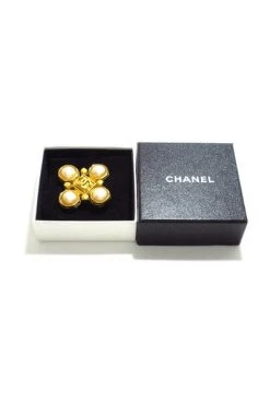 Chanel Vintage Vintage Sieraden Pre-owned Metal Brooches Yellow